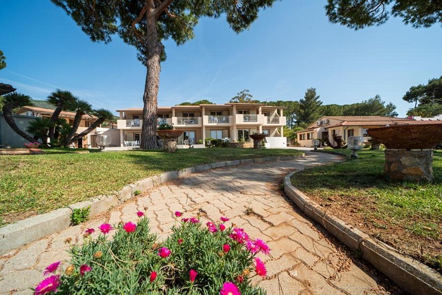 Residence Le Grazie Est Capoliveri  Exteriör bild